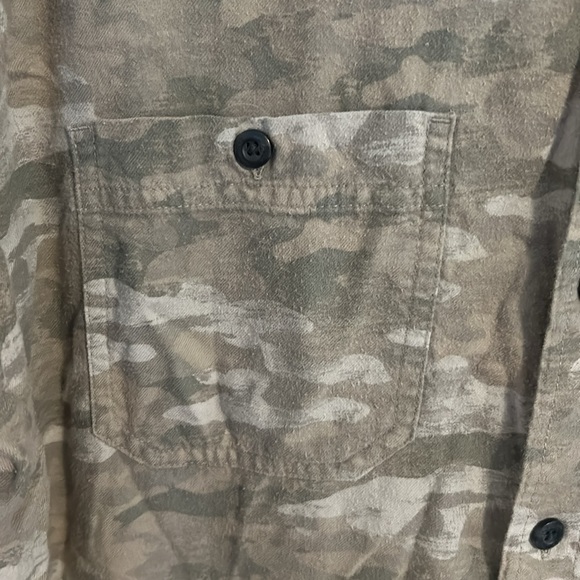 L.L. Bean Camouflaged Long Sleeve Button up Shirt Size XL. 100% Warm Cotton - Picture 3 of 11
